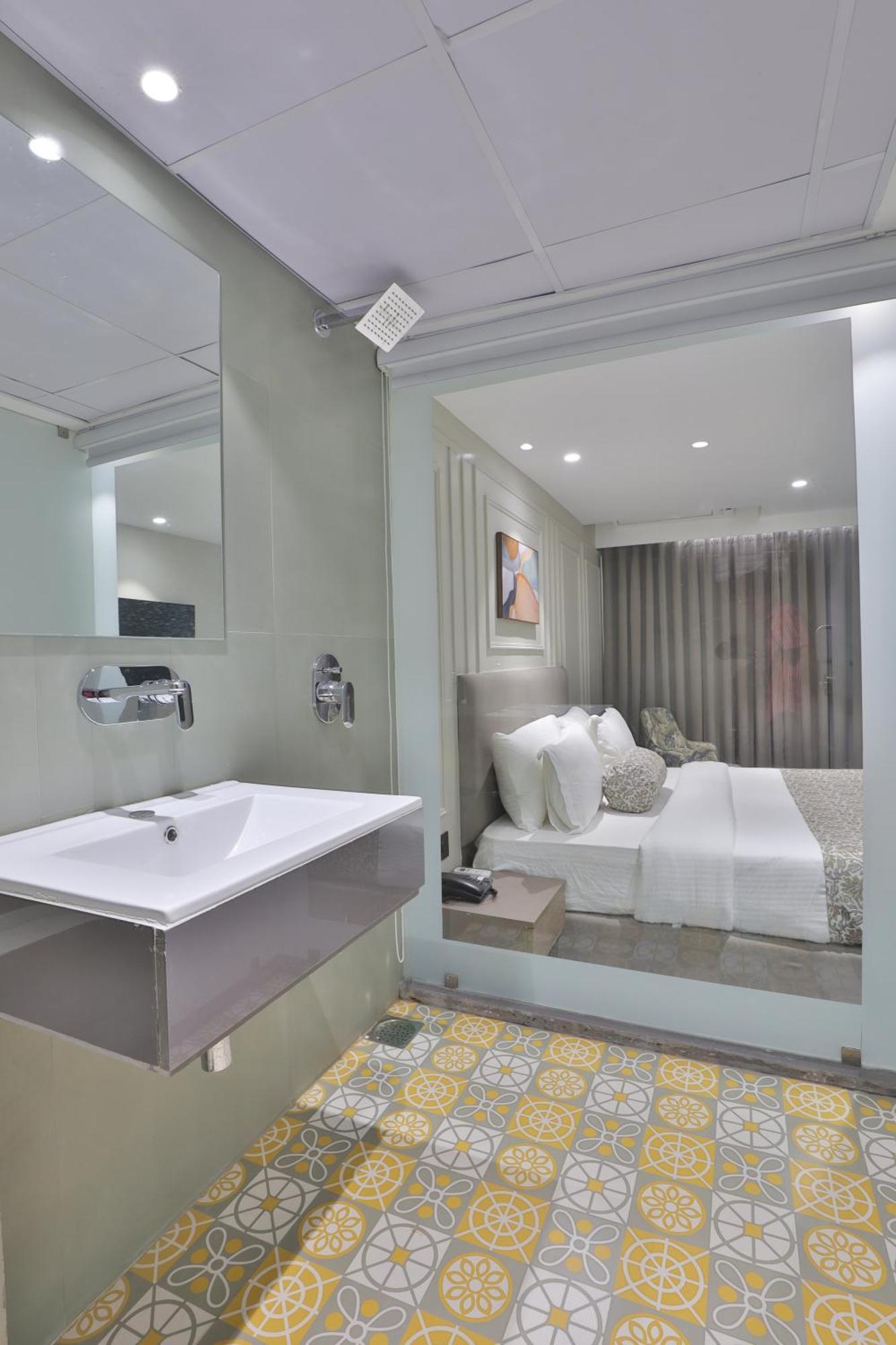 Hotel The Grand Suites 阿穆达巴 外观 照片