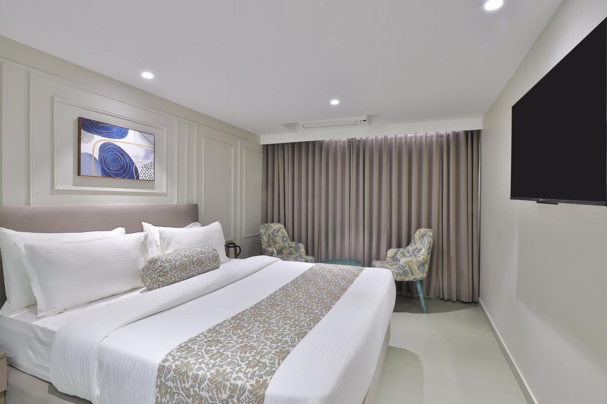 Hotel The Grand Suites 阿穆达巴 外观 照片