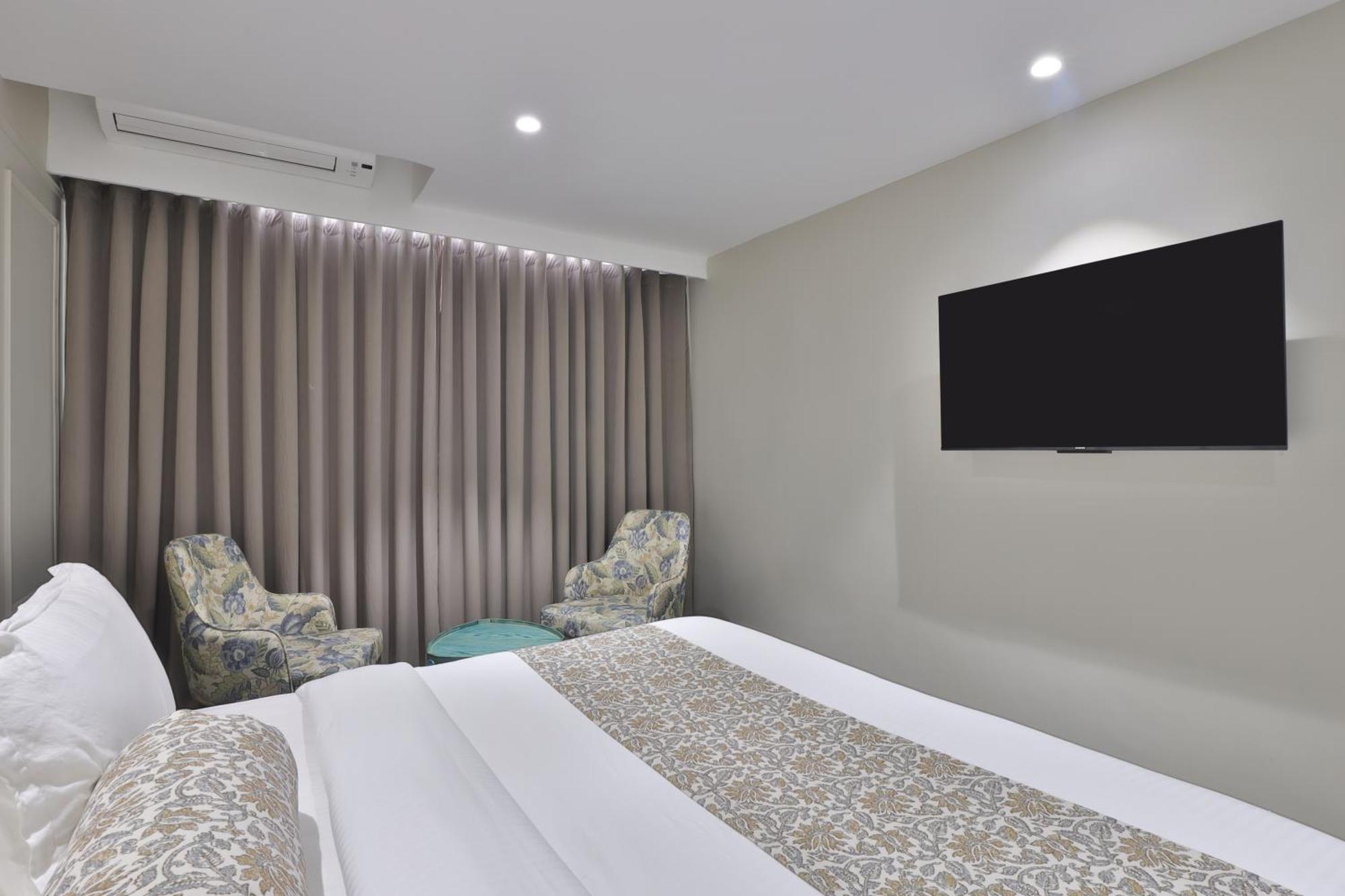 Hotel The Grand Suites 阿穆达巴 外观 照片