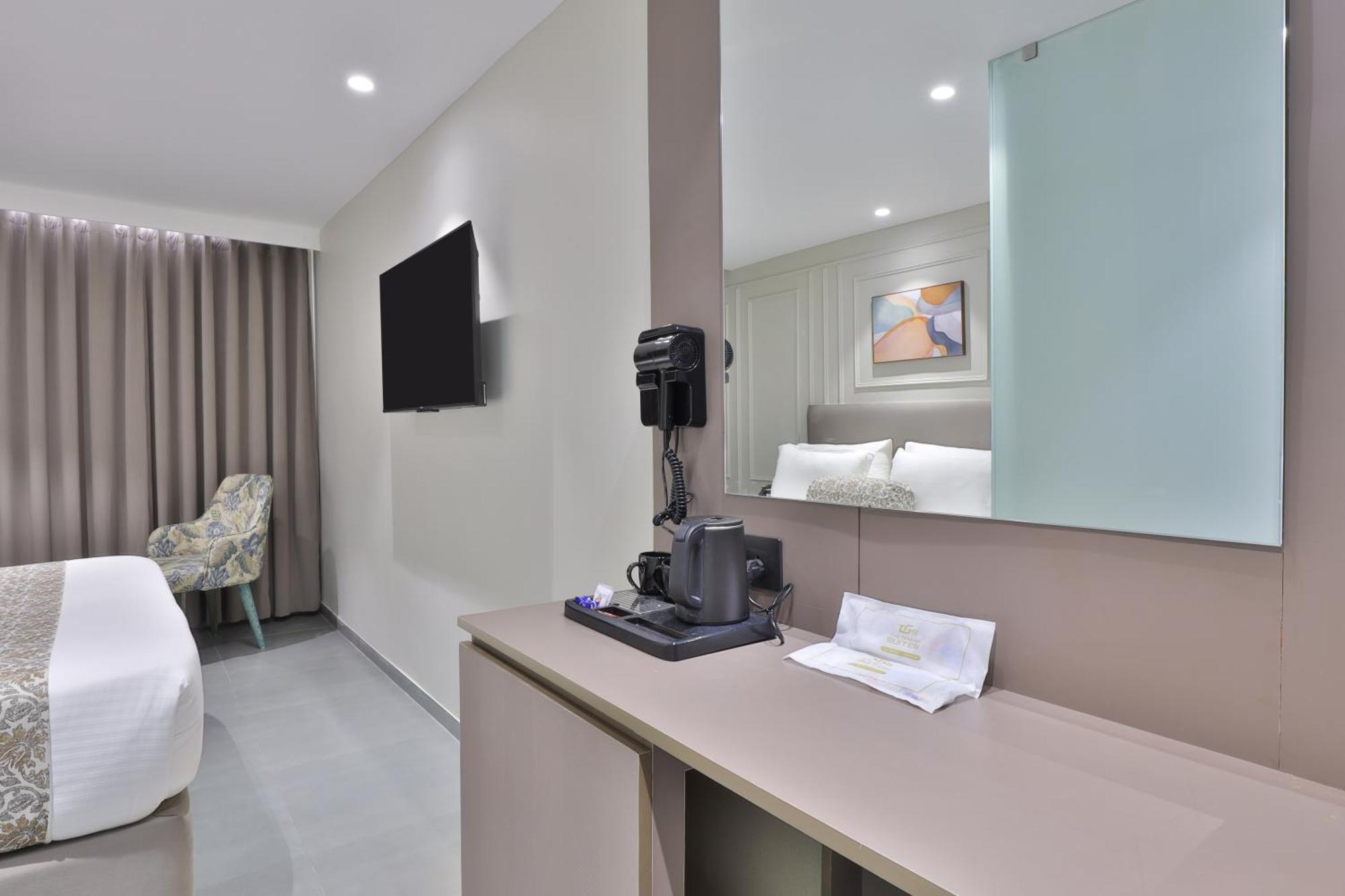 Hotel The Grand Suites 阿穆达巴 外观 照片