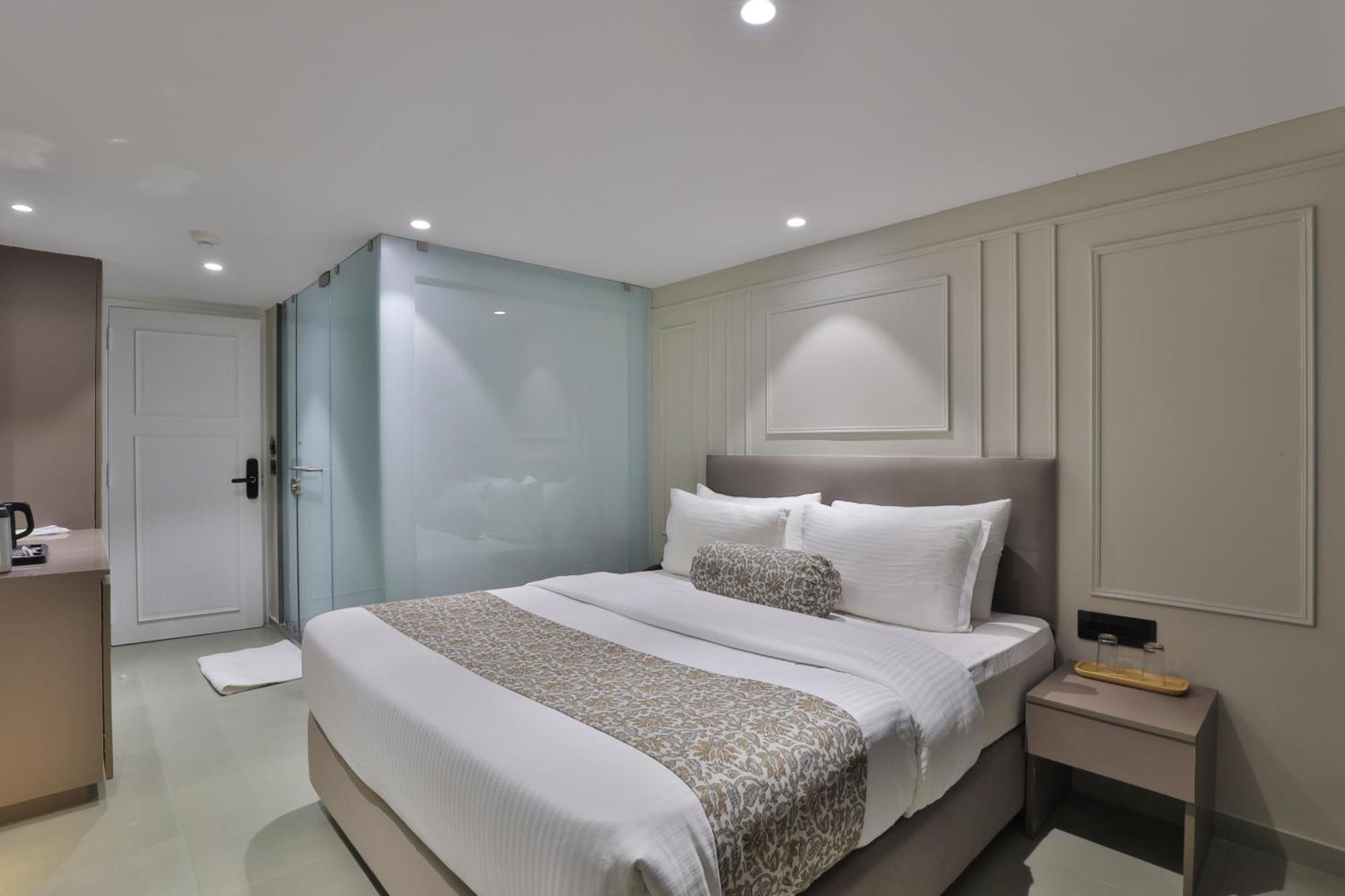Hotel The Grand Suites 阿穆达巴 外观 照片