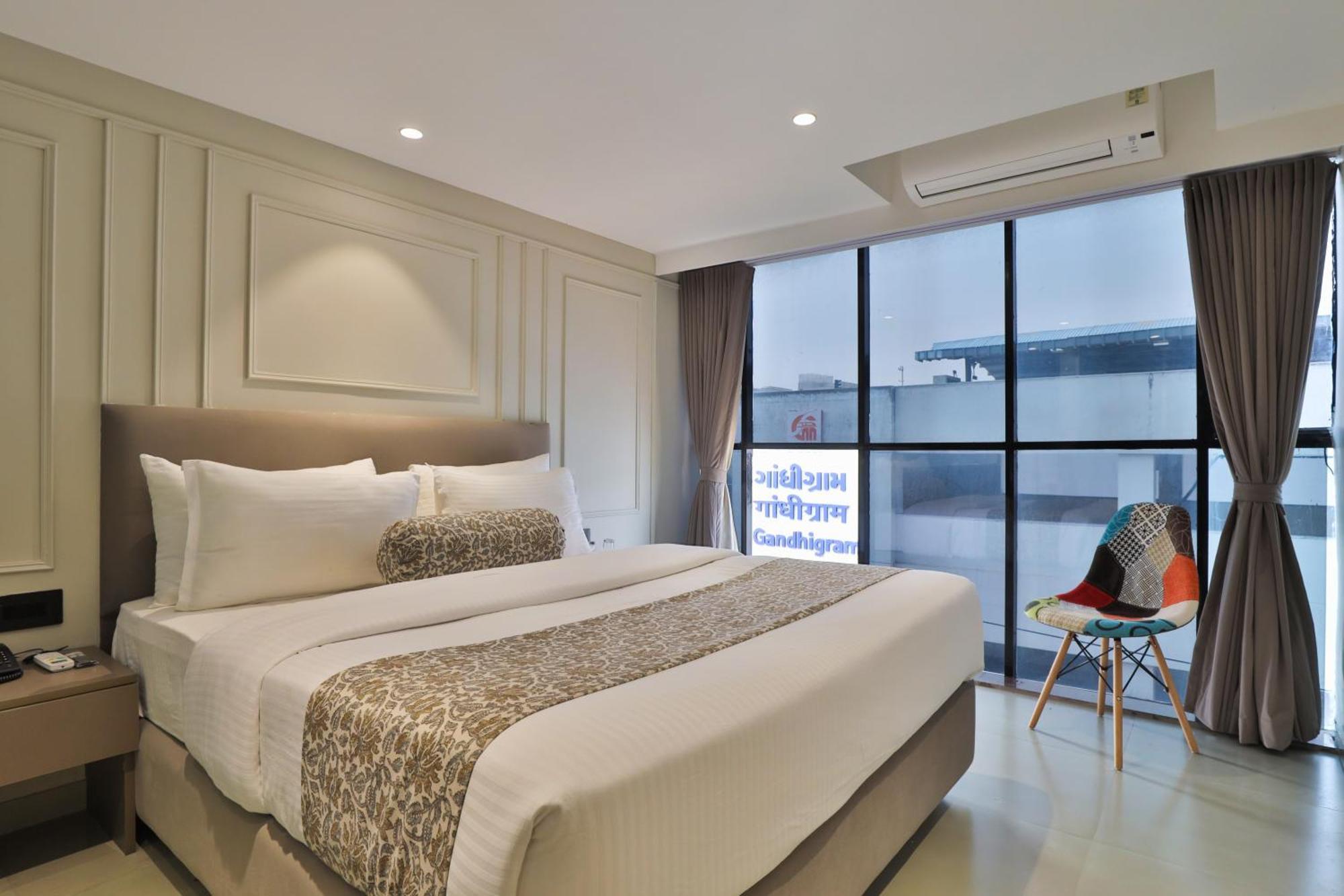 Hotel The Grand Suites 阿穆达巴 外观 照片