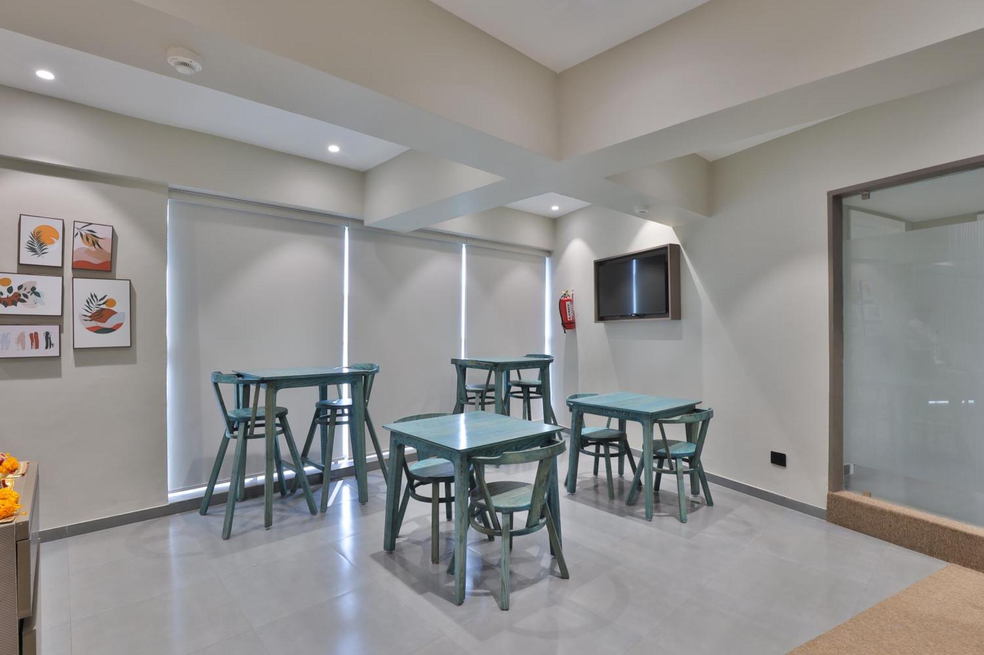 Hotel The Grand Suites 阿穆达巴 外观 照片