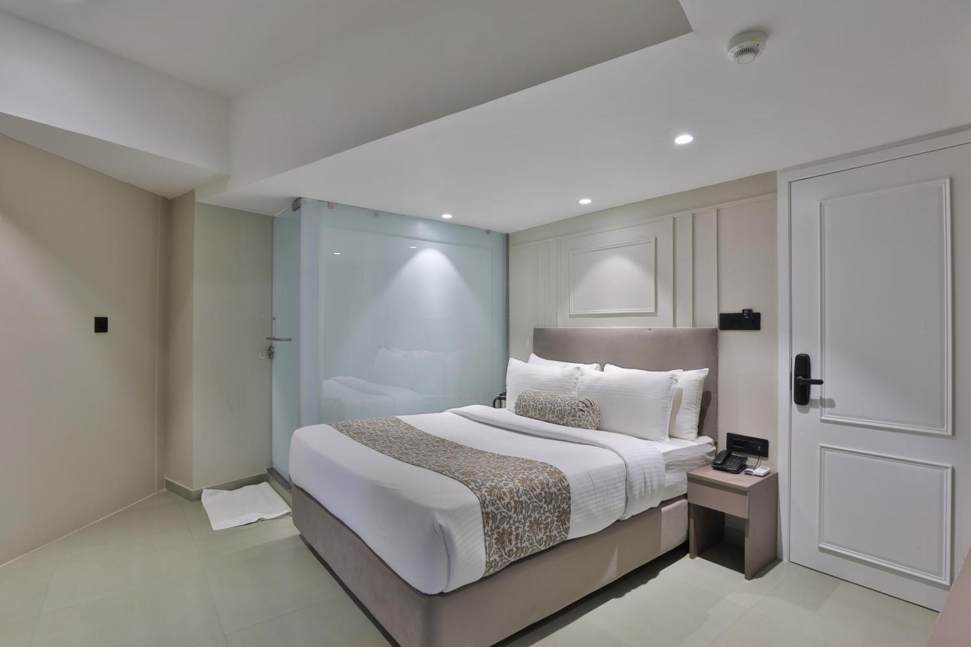 Hotel The Grand Suites 阿穆达巴 外观 照片