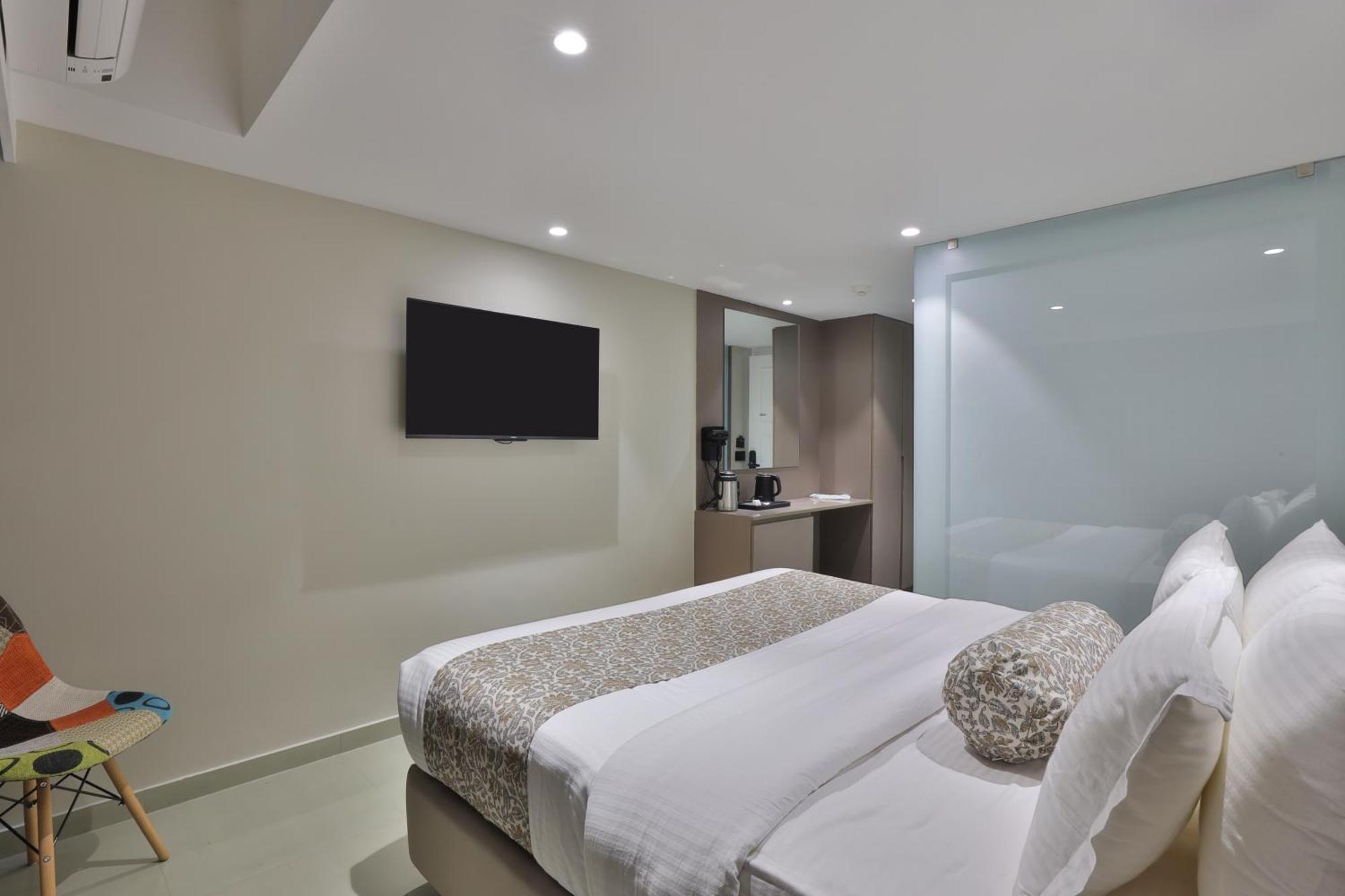 Hotel The Grand Suites 阿穆达巴 外观 照片