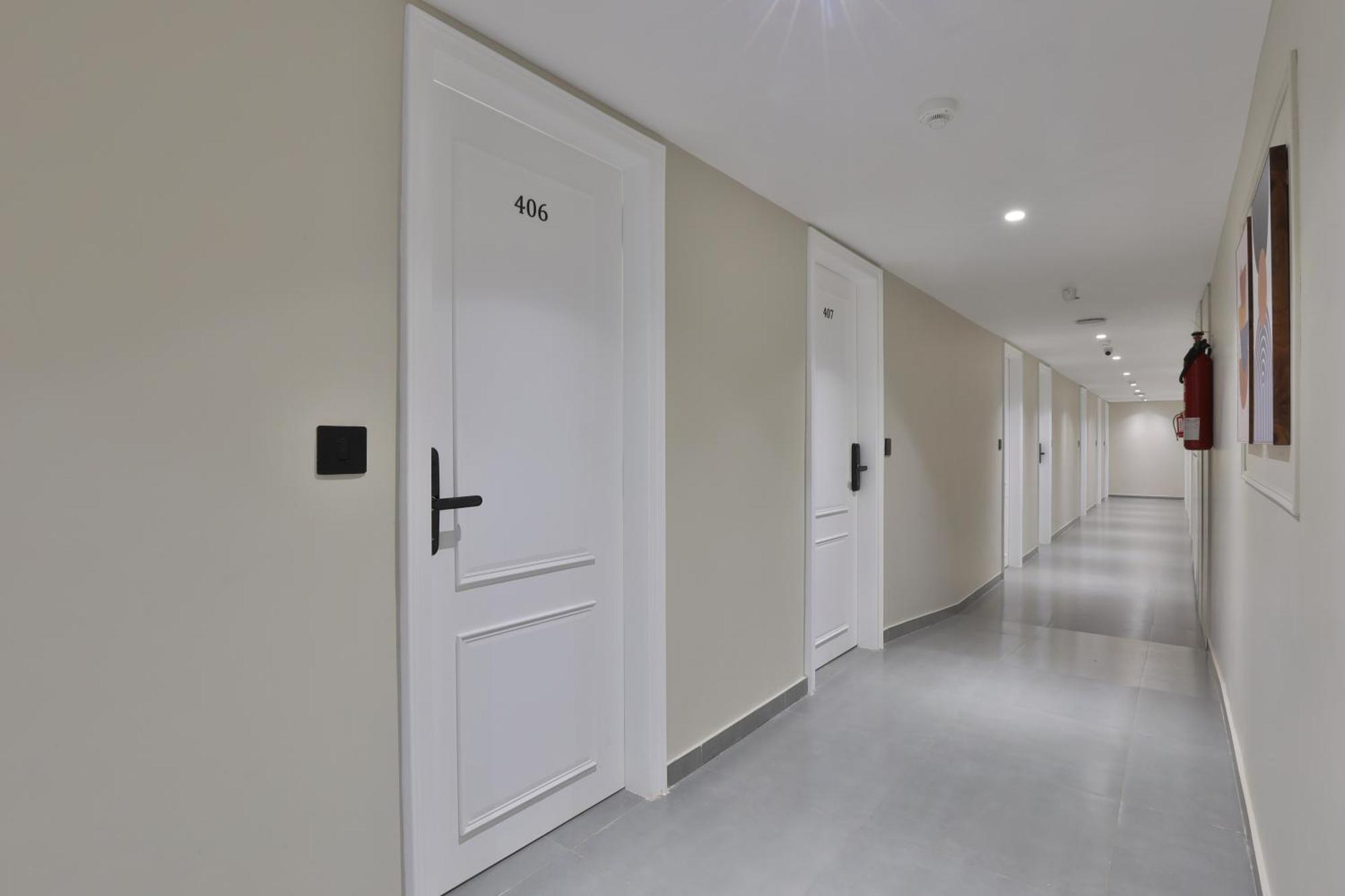 Hotel The Grand Suites 阿穆达巴 外观 照片