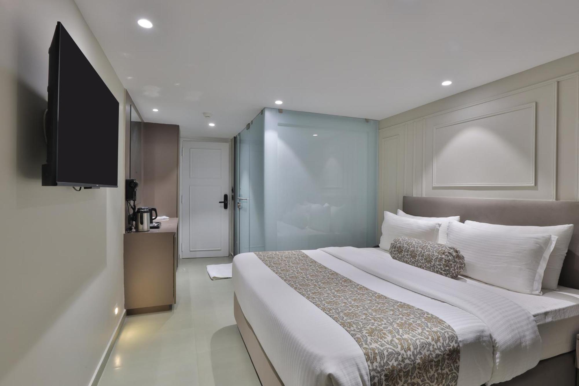 Hotel The Grand Suites 阿穆达巴 外观 照片