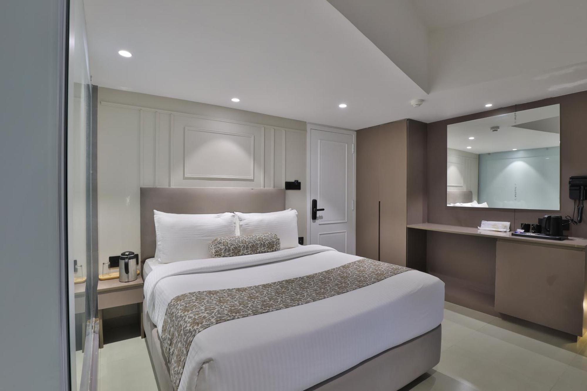 Hotel The Grand Suites 阿穆达巴 外观 照片